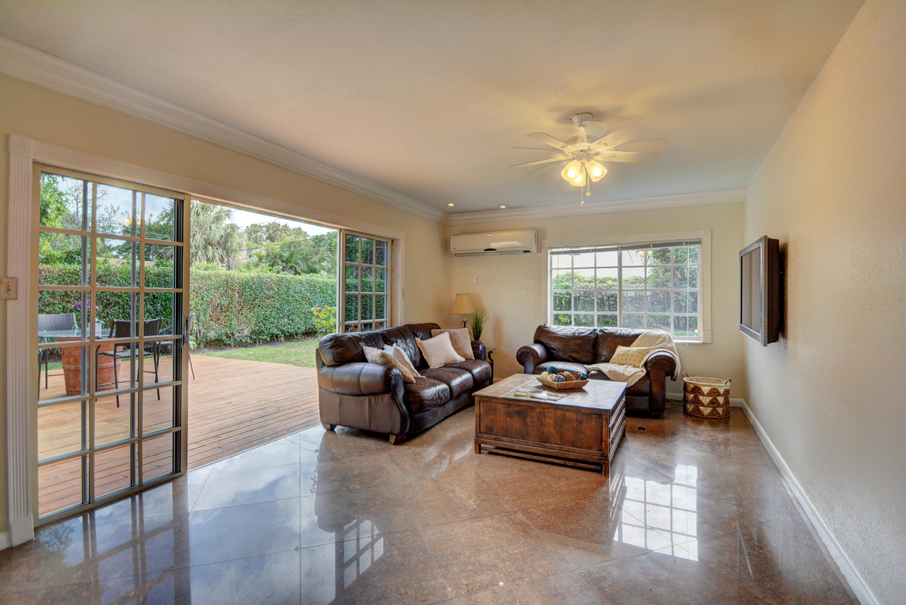 310 Northwest 21st Street Boca Raton, FL 33431 - Photo 7 of 25 Light filled living room