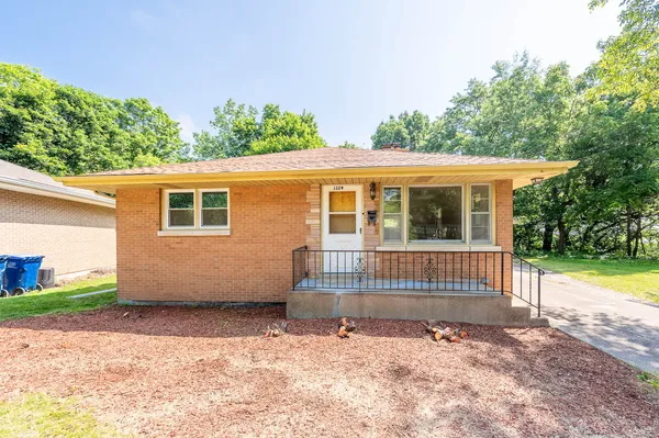 $229,900 | 1329 Eastview Drive, Waukegan, IL 60085