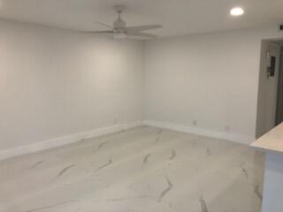 392 Mansfield I Boca Raton, FL 33434 - Photo 3 of 11 392 living