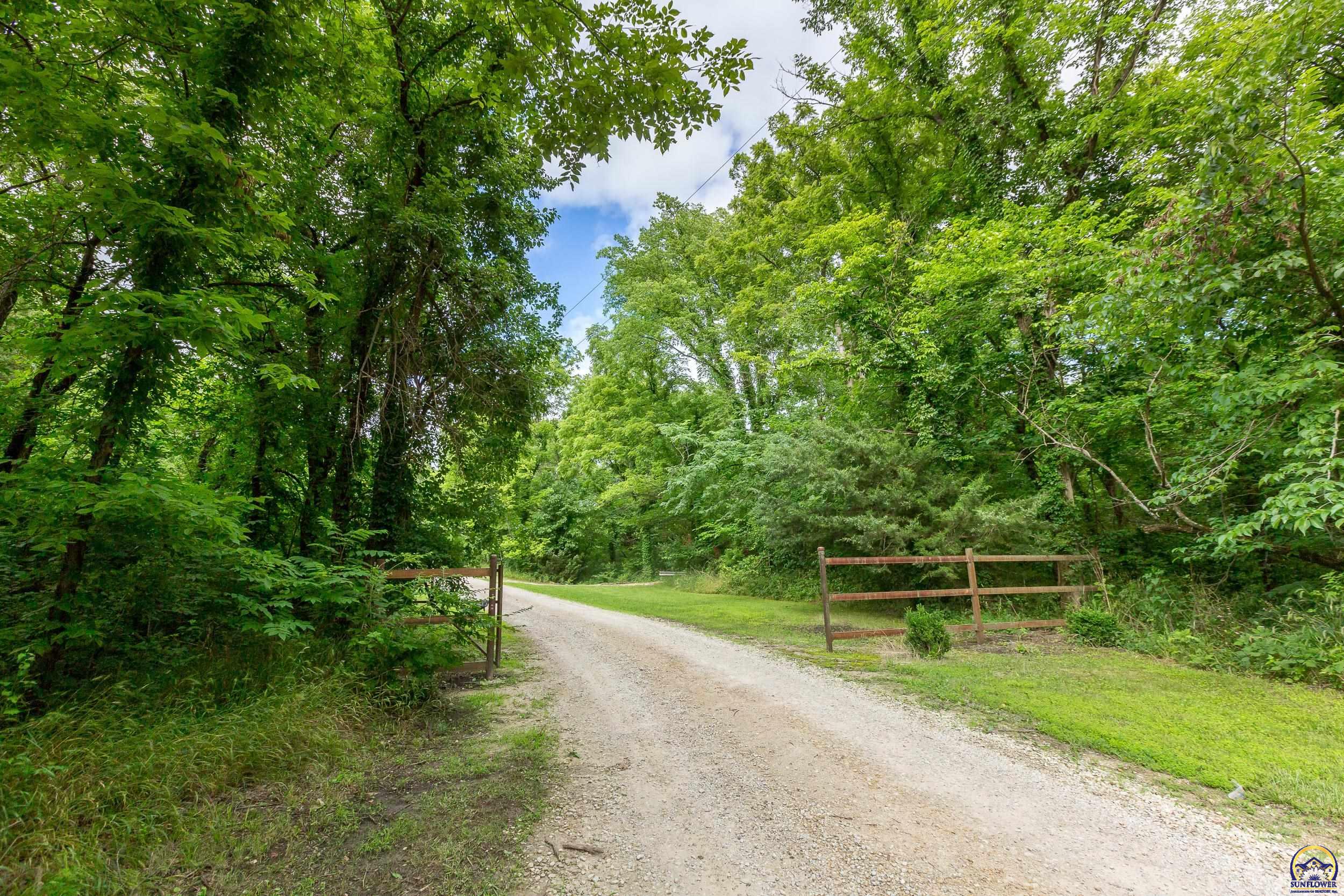 1757 Buck Creek Road Perry, KS 66073 - Photo 24 of 90