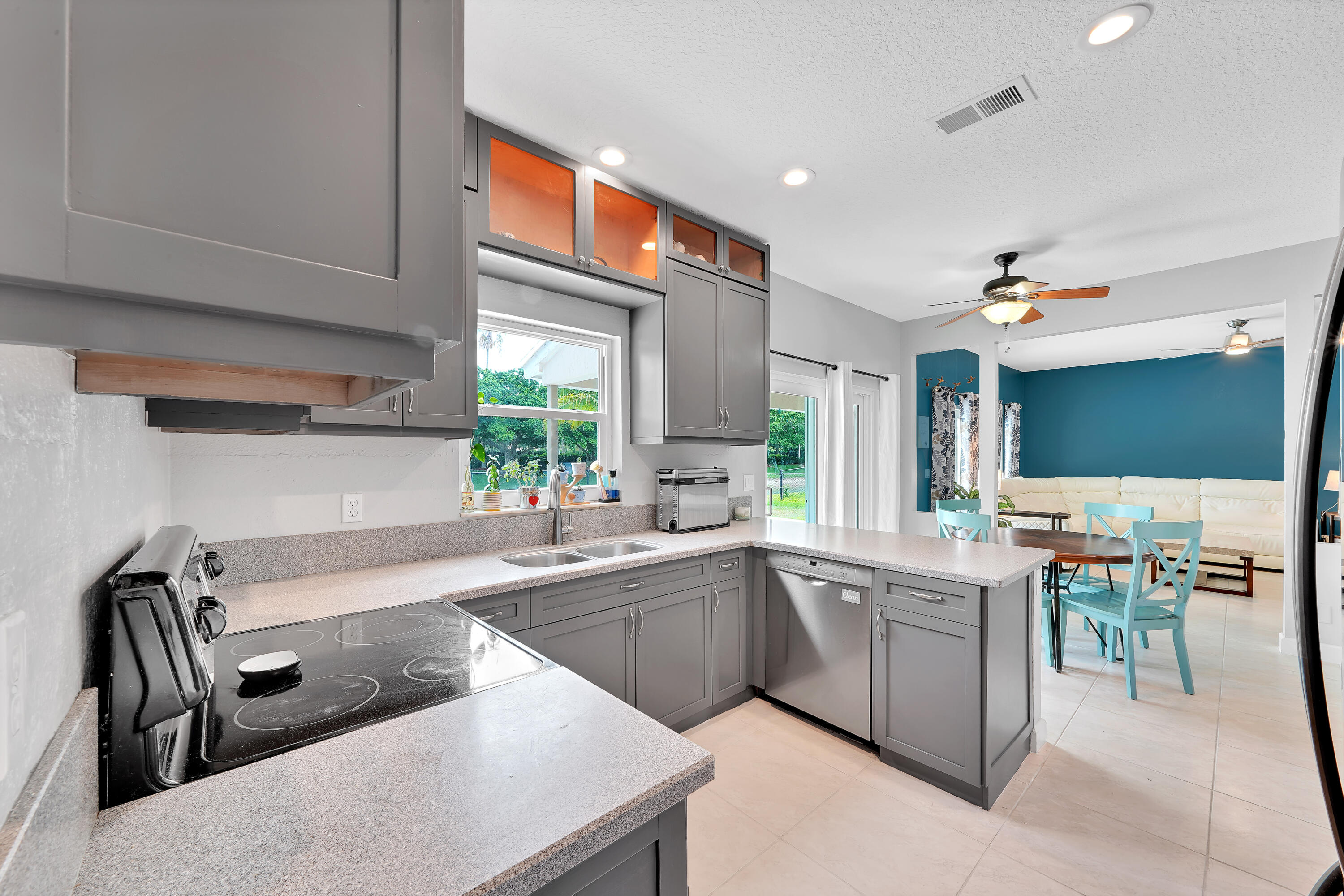 12115 Rockwell Way Boca Raton, FL 33428 - Photo 15 of 64 6 Kitchen (4)