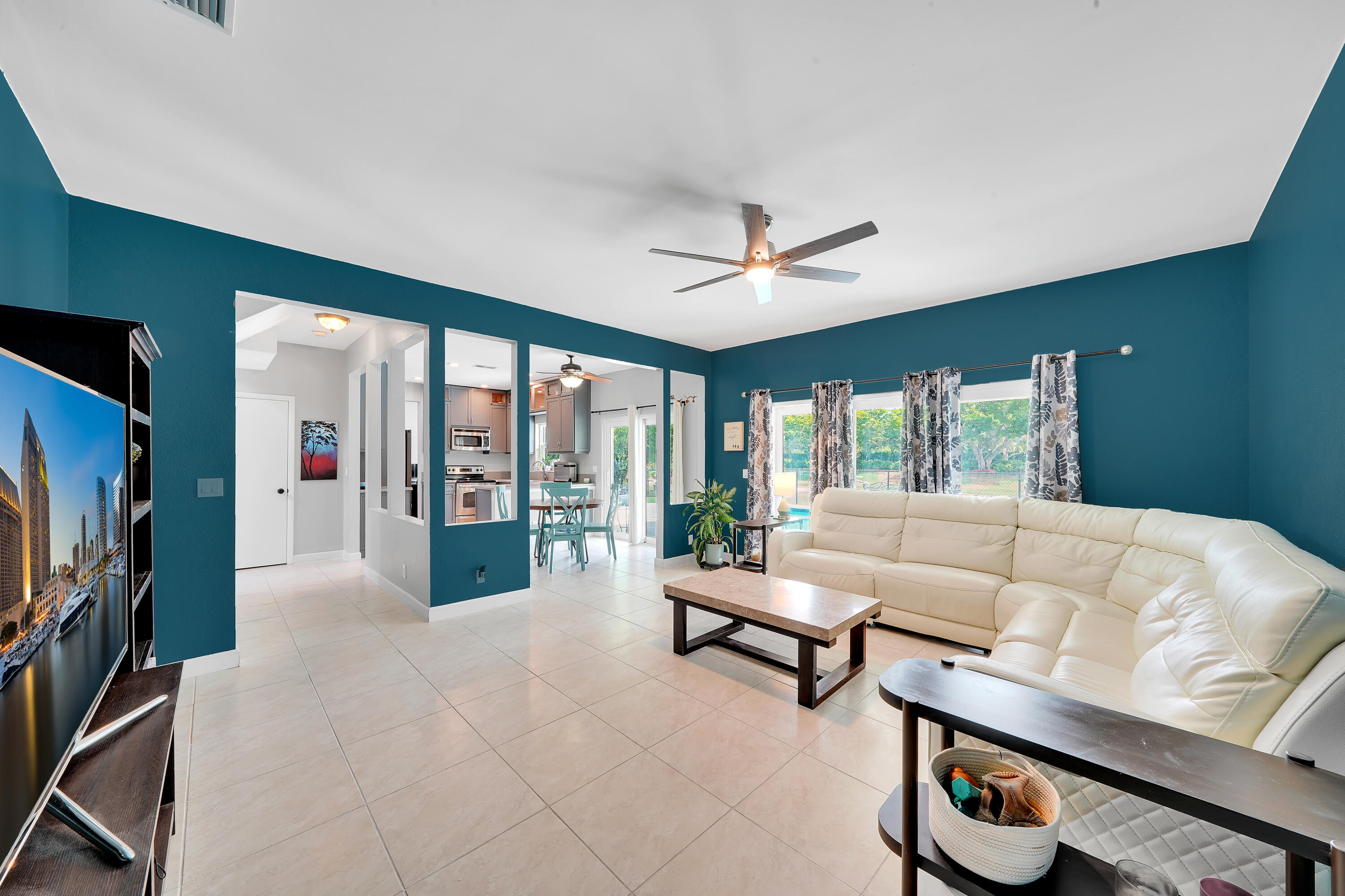 12115 Rockwell Way Boca Raton, FL 33428 - Photo 22 of 64 8 Family Area (3)