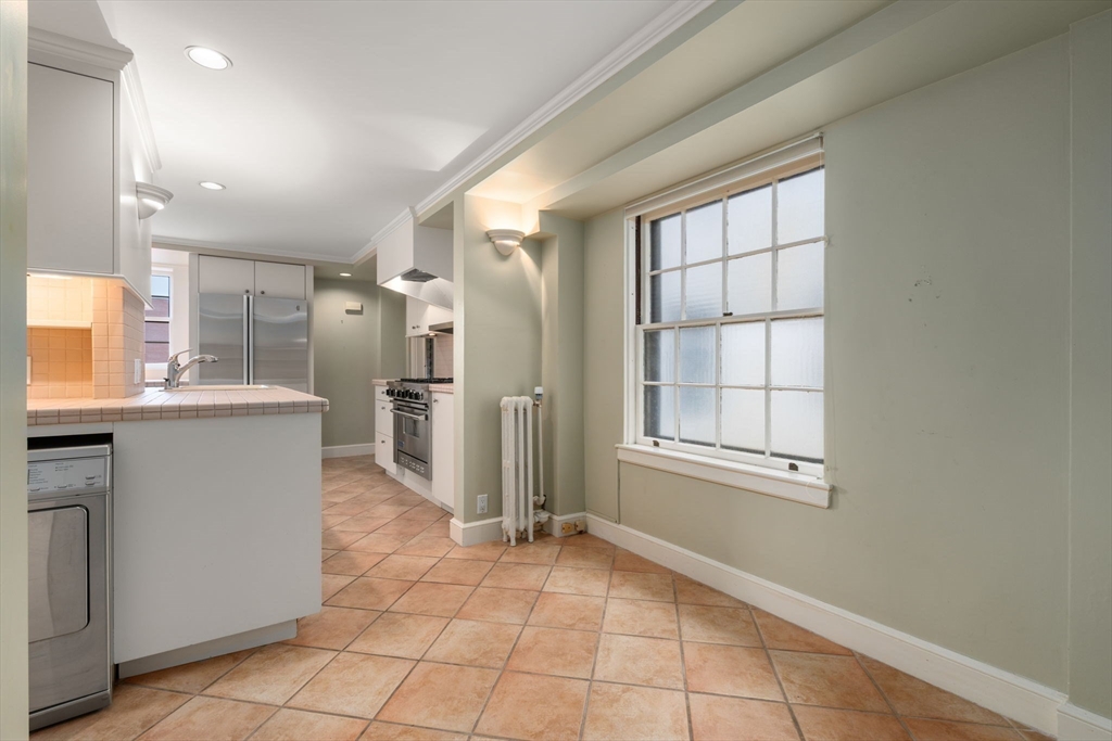 274 Beacon Street, Unit 8R Boston, MA 02116 - Photo 7 of 21