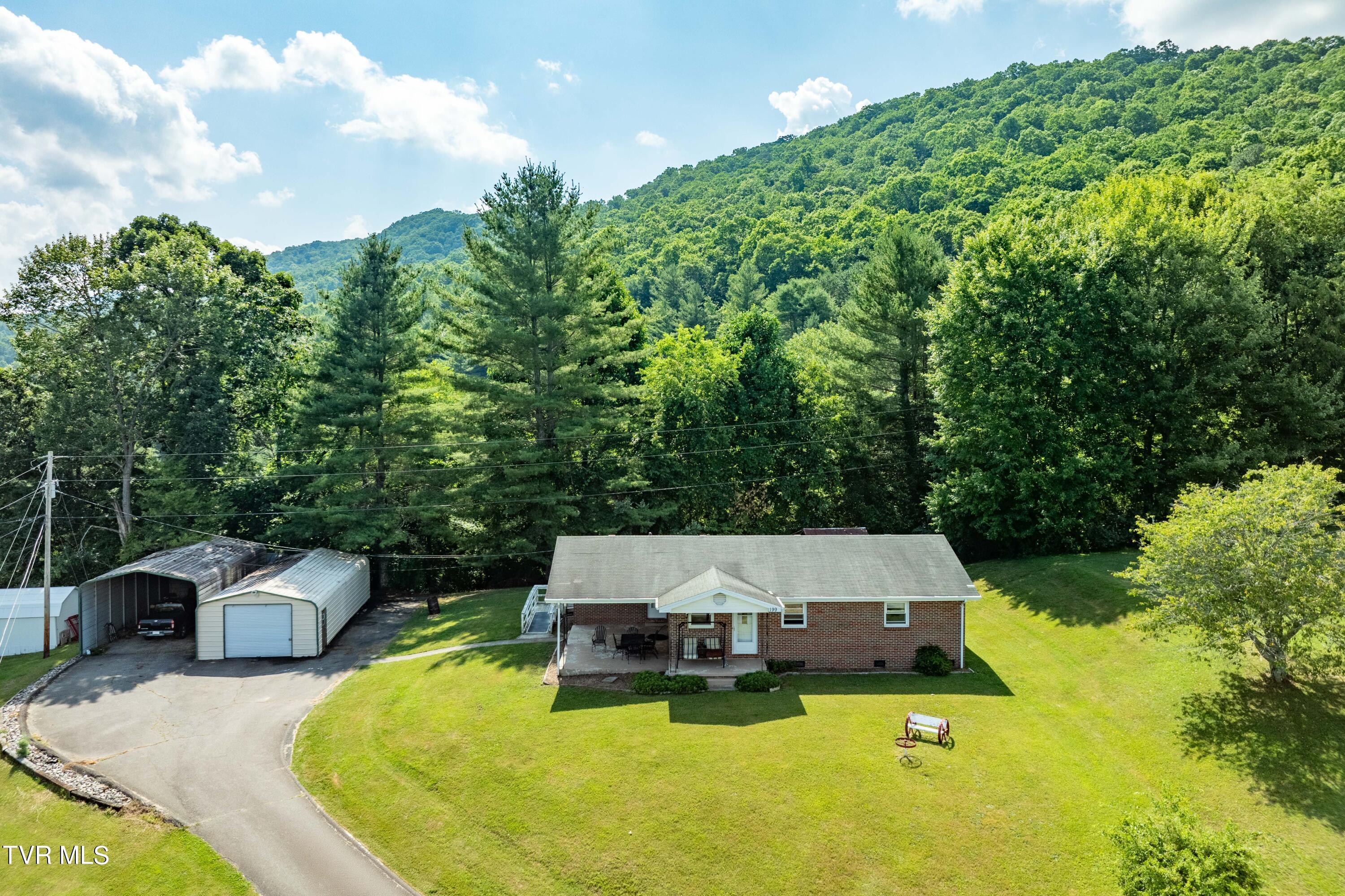 199 Crowder Road Mountain City, TN 37683 - Photo 11 of 58 199 Crowder Road (12 of 59)