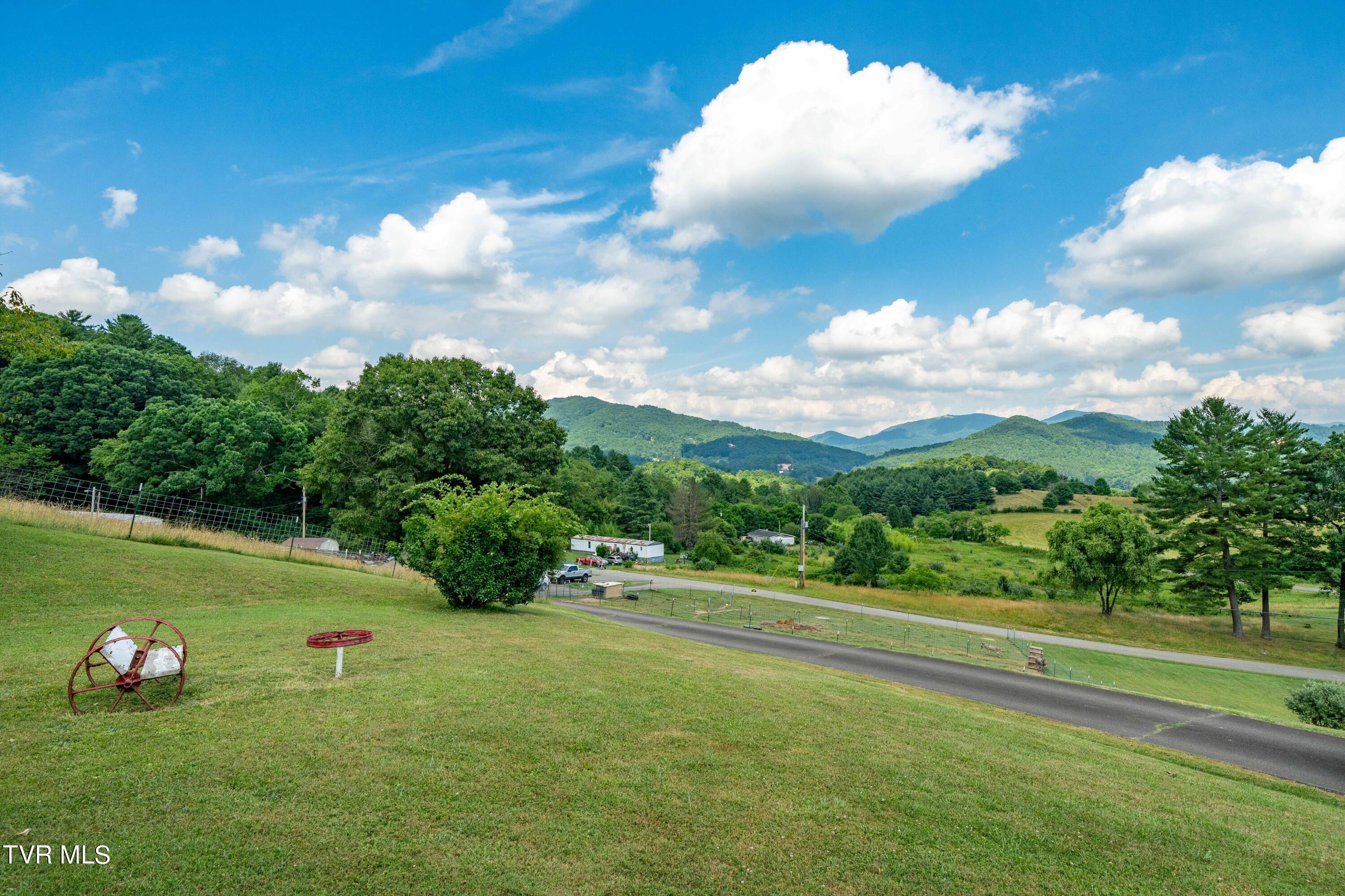 199 Crowder Road Mountain City, TN 37683 - Photo 13 of 58 199 Crowder Road (26 of 59)