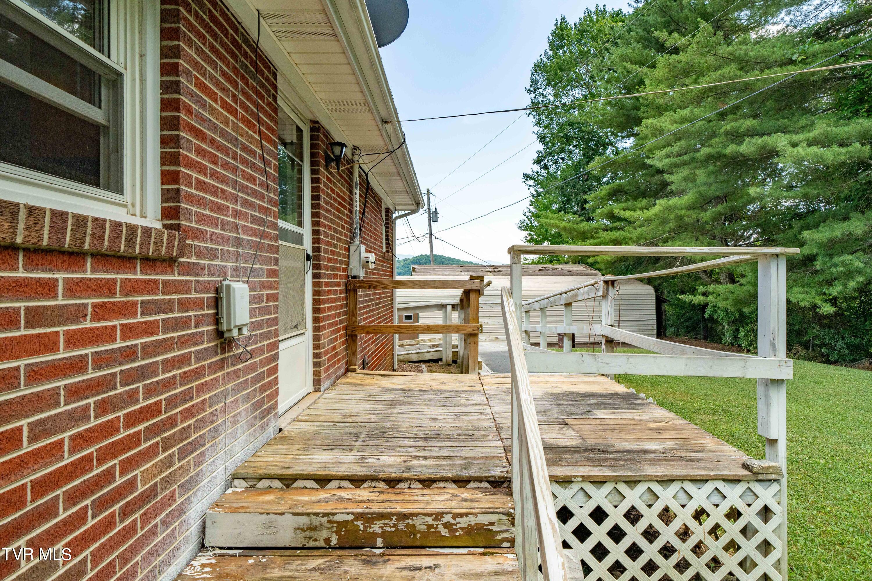 199 Crowder Road Mountain City, TN 37683 - Photo 17 of 58 199 Crowder Road (32 of 59)