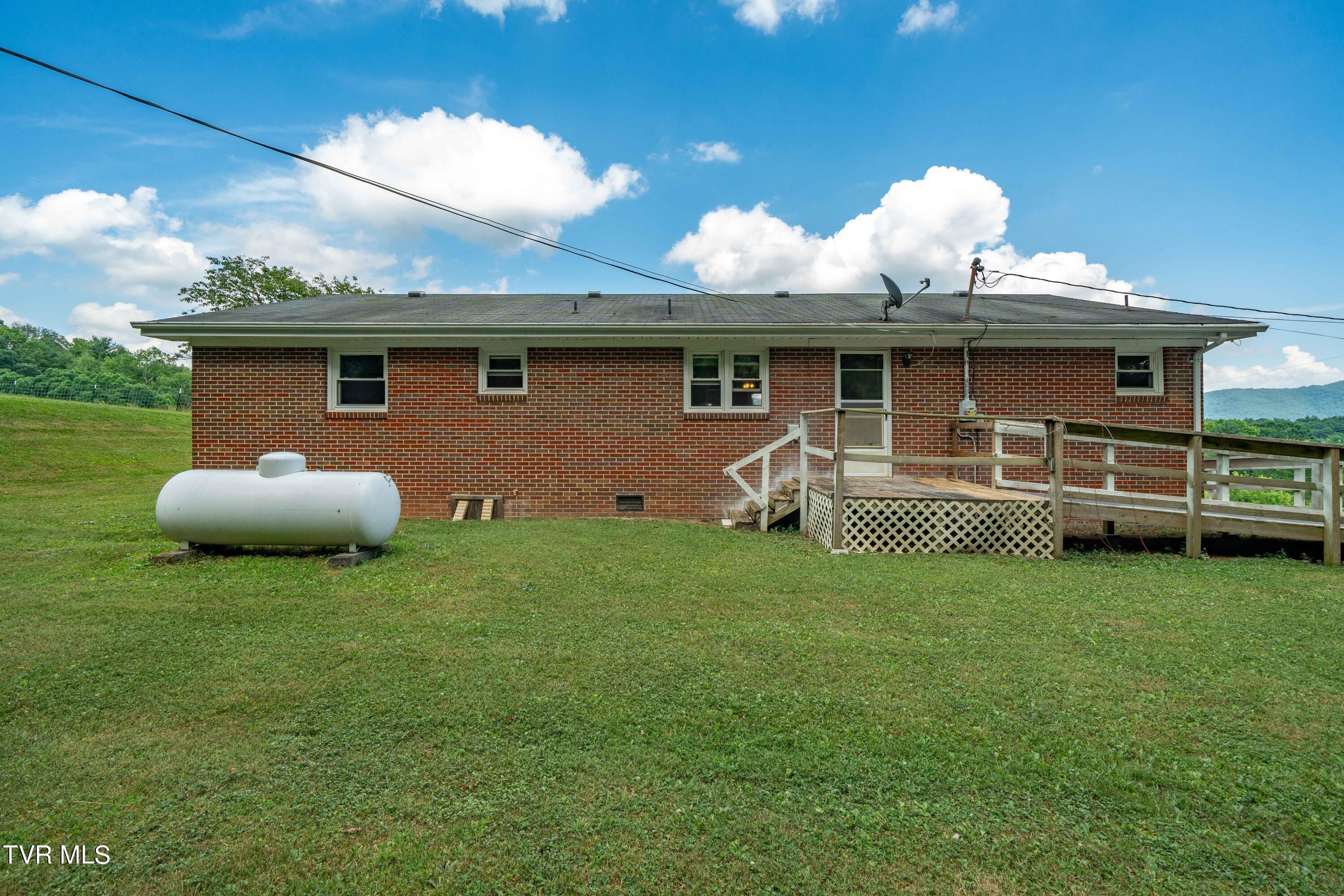 199 Crowder Road Mountain City, TN 37683 - Photo 3 of 58 199 Crowder Road (36 of 59)
