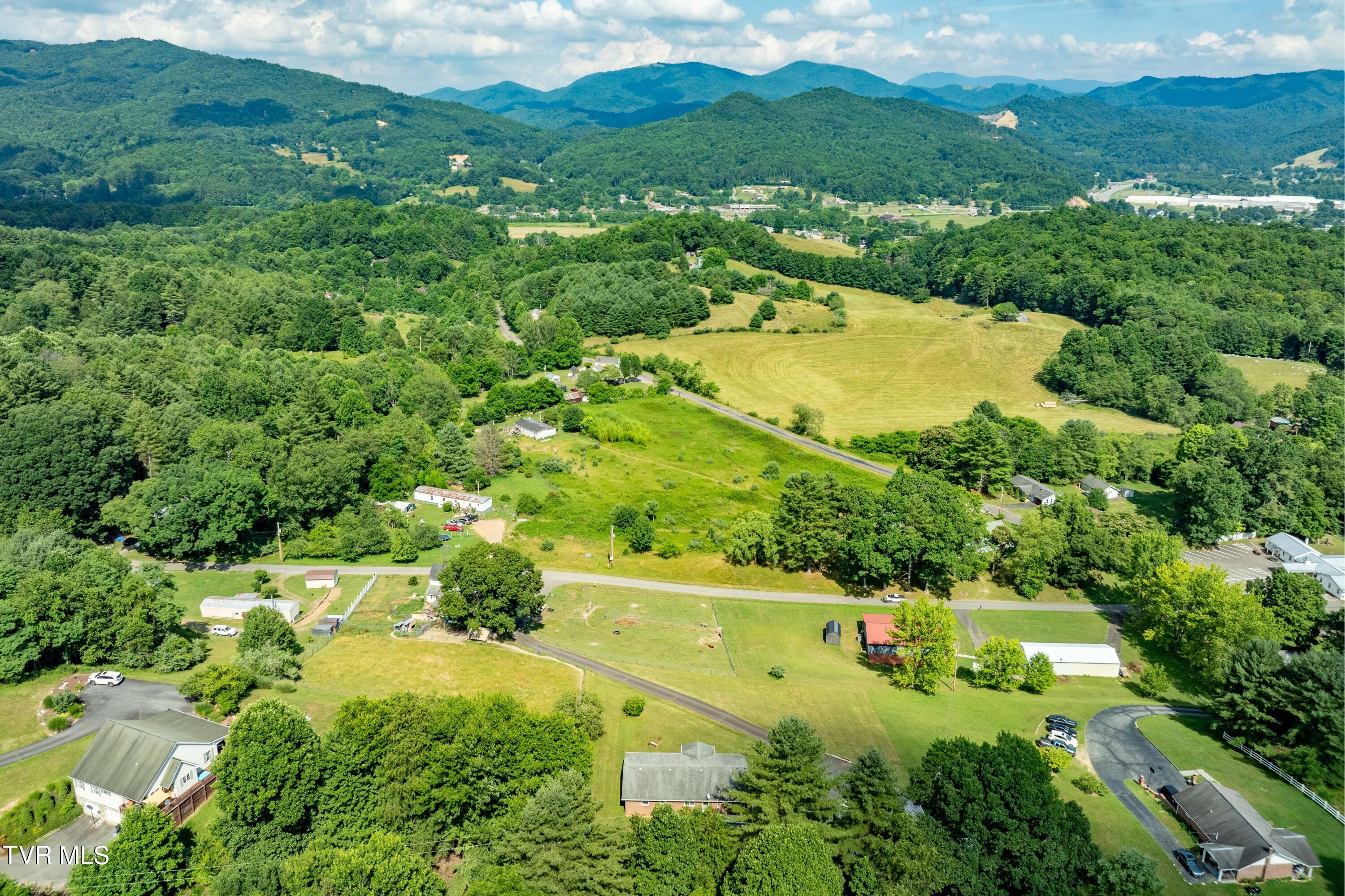 199 Crowder Road Mountain City, TN 37683 - Photo 40 of 58 199 Crowder Road (9 of 59)