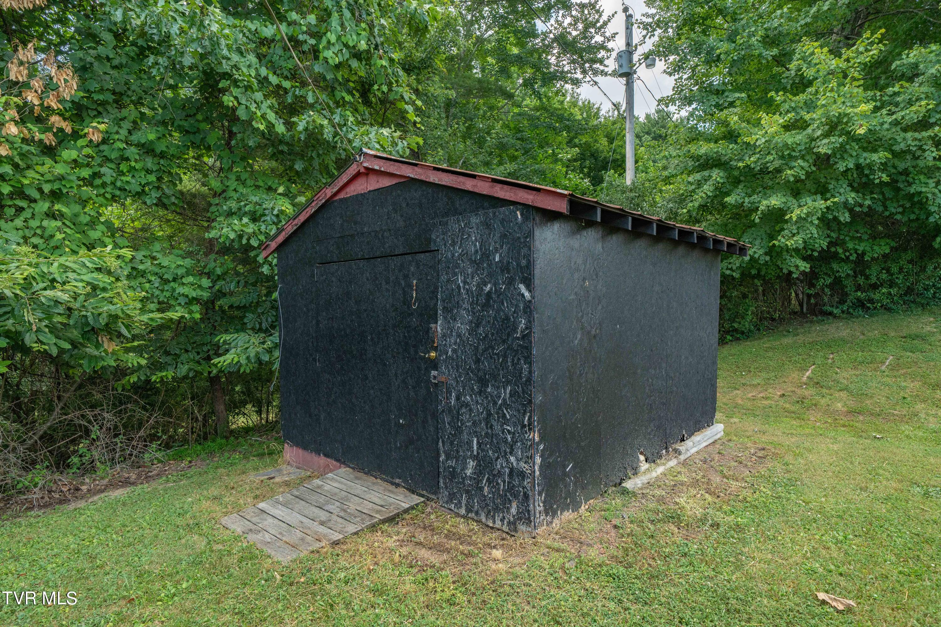 199 Crowder Road Mountain City, TN 37683 - Photo 47 of 58 199 Crowder Road (35 of 59)
