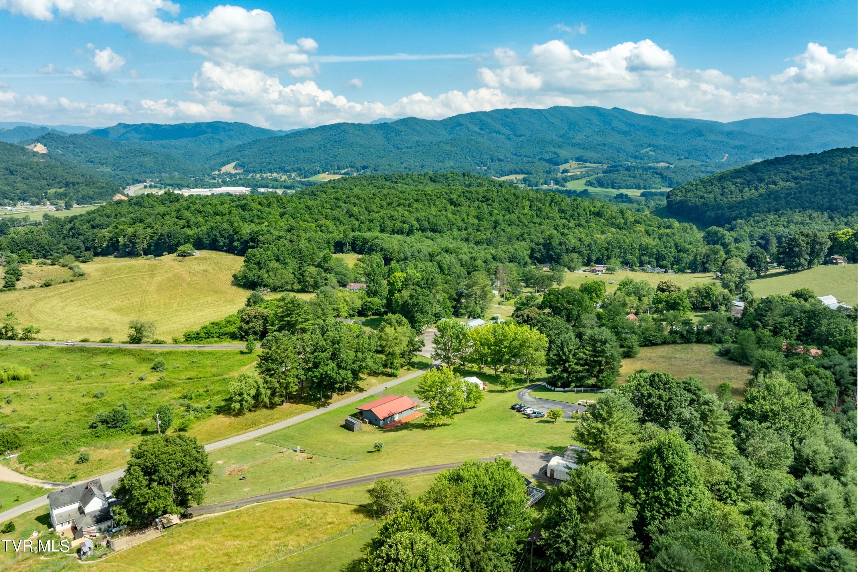 199 Crowder Road Mountain City, TN 37683 - Photo 49 of 58 199 Crowder Road (8 of 59)