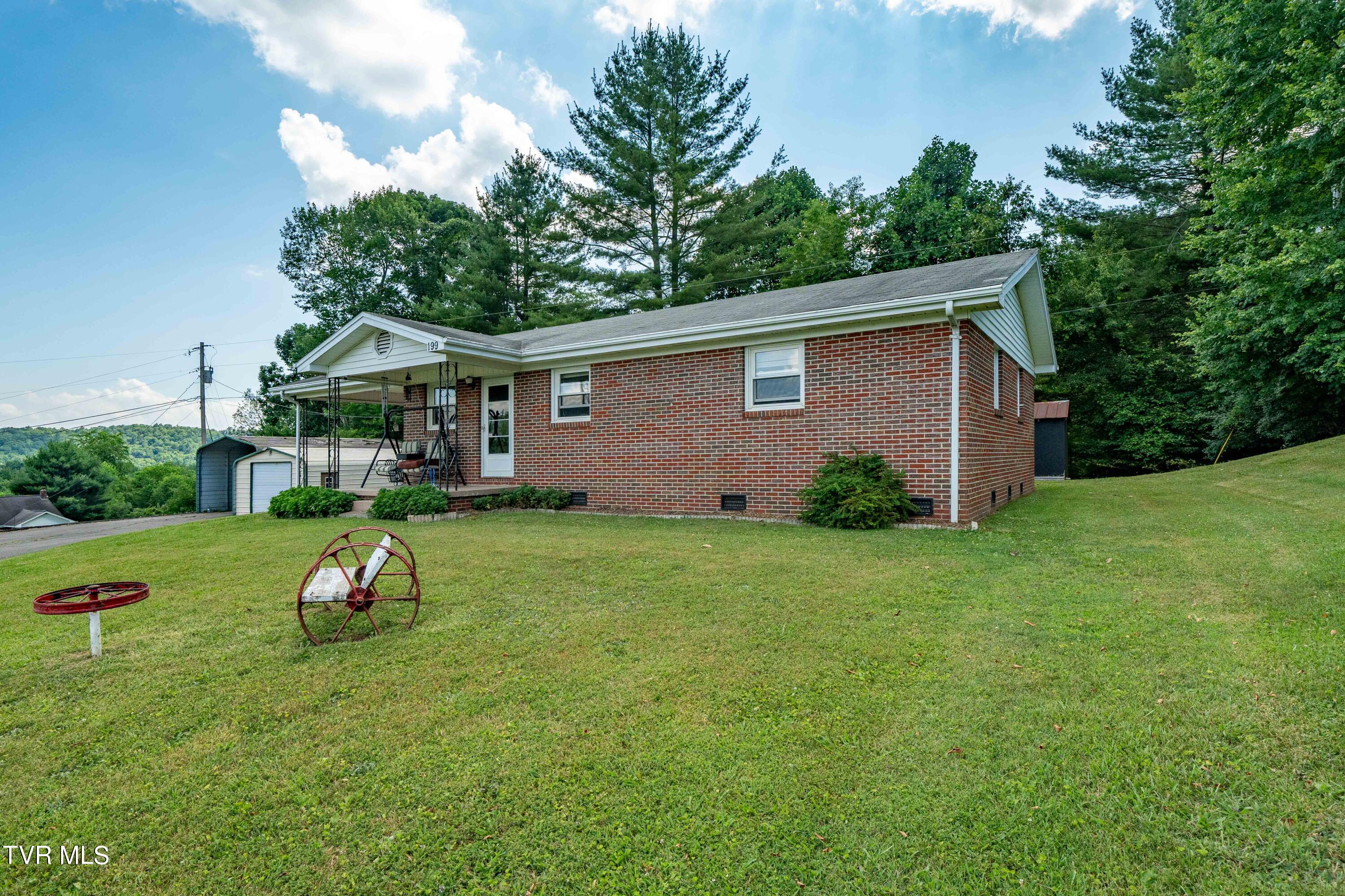 199 Crowder Road Mountain City, TN 37683 - Photo 7 of 58 199 Crowder Road (23 of 59)