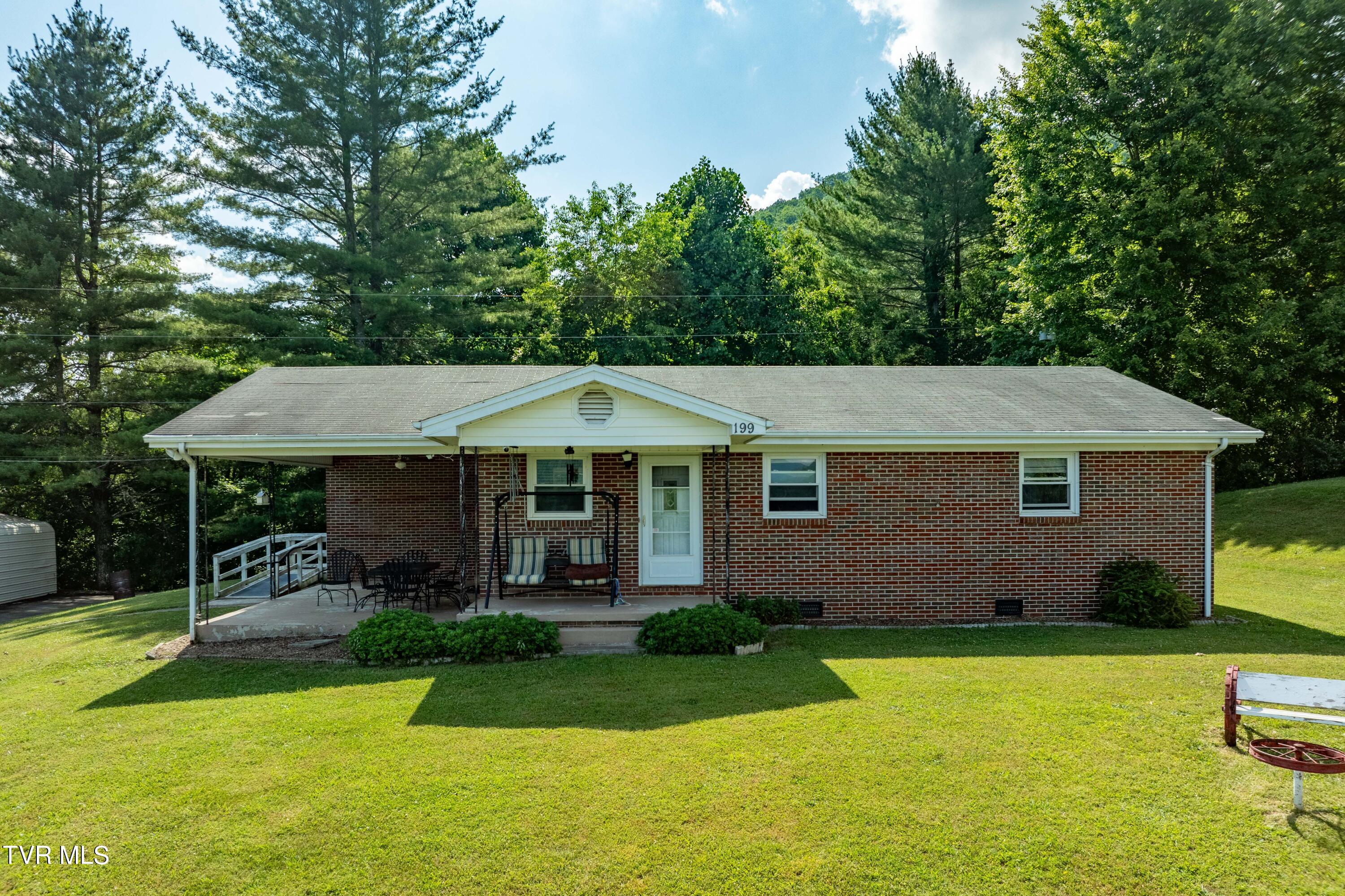 199 Crowder Road Mountain City, TN 37683 - Photo 8 of 58 199 Crowder Road (14 of 59)
