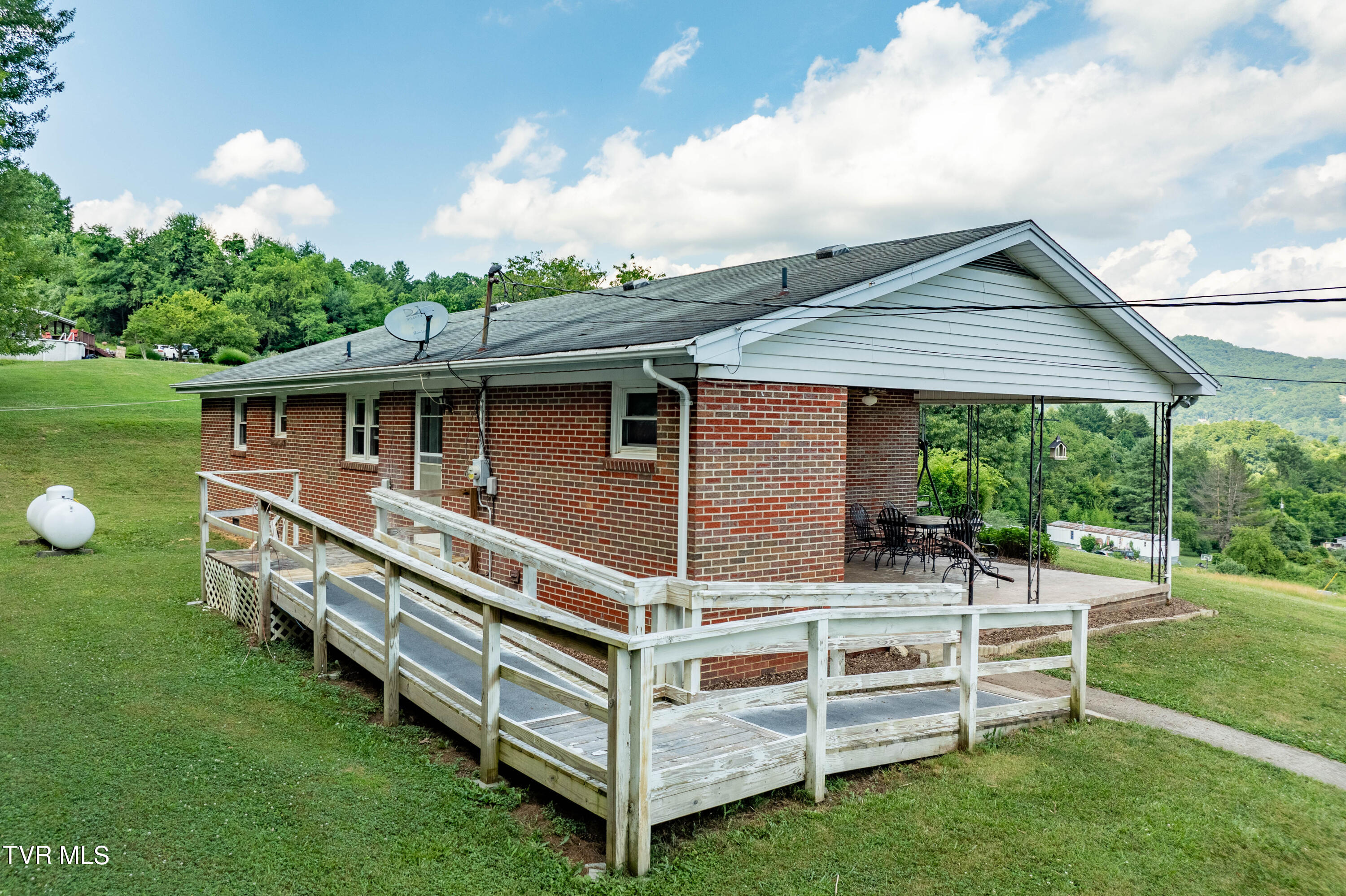 199 Crowder Road Mountain City, TN 37683 - Photo 10 of 58 199 Crowder Road (19 of 59)