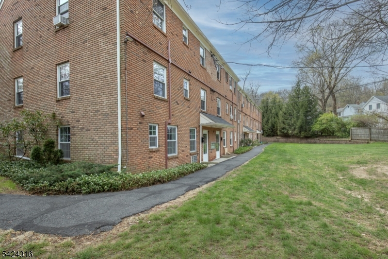 132 Claremont Road, Unit 9 Bernardsville, NJ 07924 - Photo 11 of 13