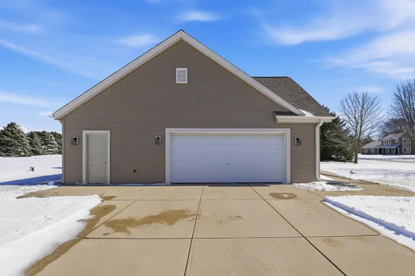 $639,900 | N66-w35104 Lappland Crossing, Oconomowoc, WI 53066