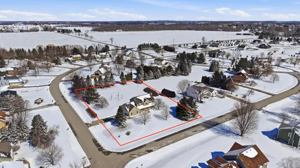 $639,900 | N66-w35104 Lappland Crossing, Oconomowoc, WI 53066