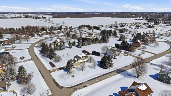 $639,900 | N66-w35104 Lappland Crossing, Oconomowoc, WI 53066