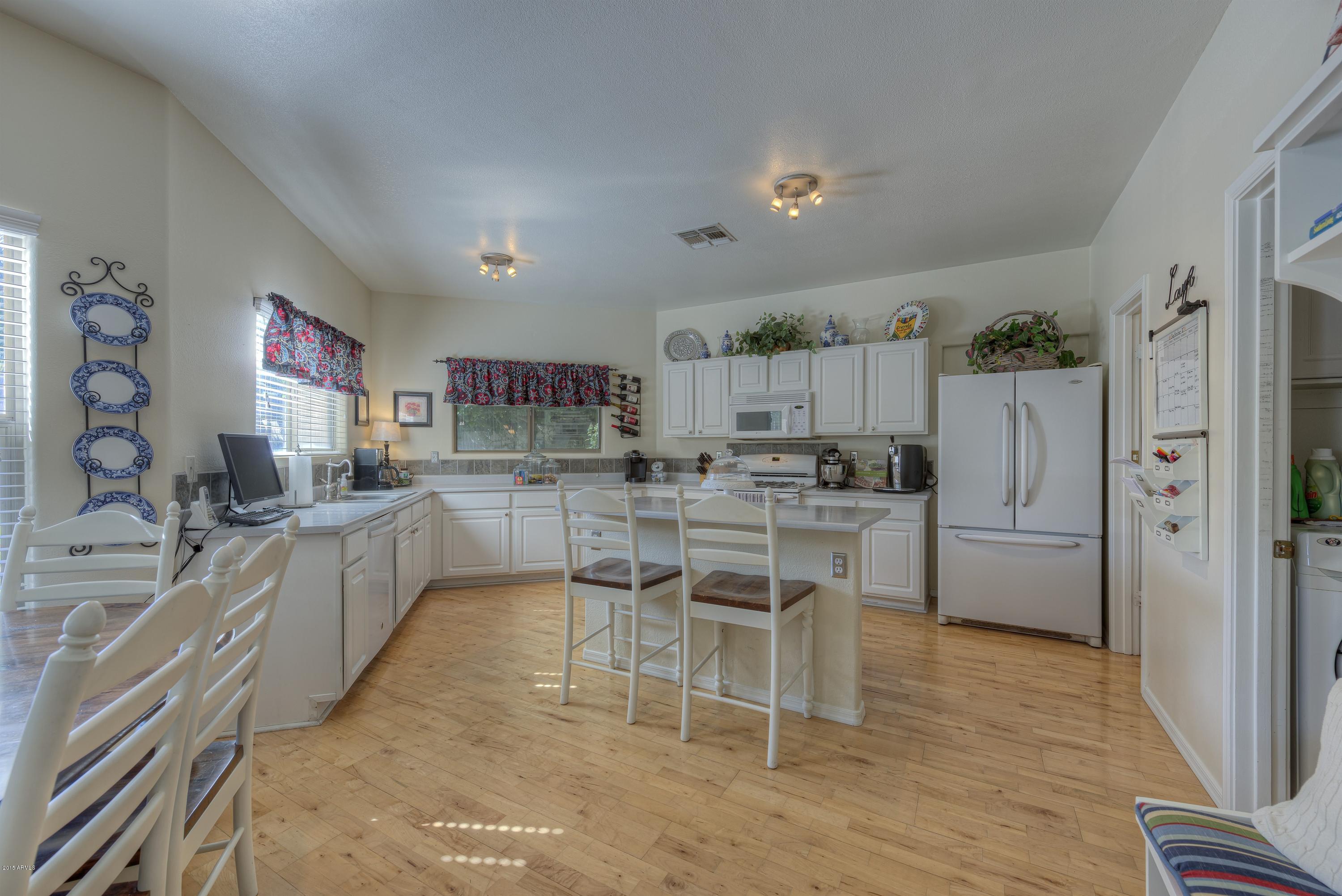 4041 East Tether Trail Phoenix, AZ 85050 - Photo 8 of 22 008_Kitchen