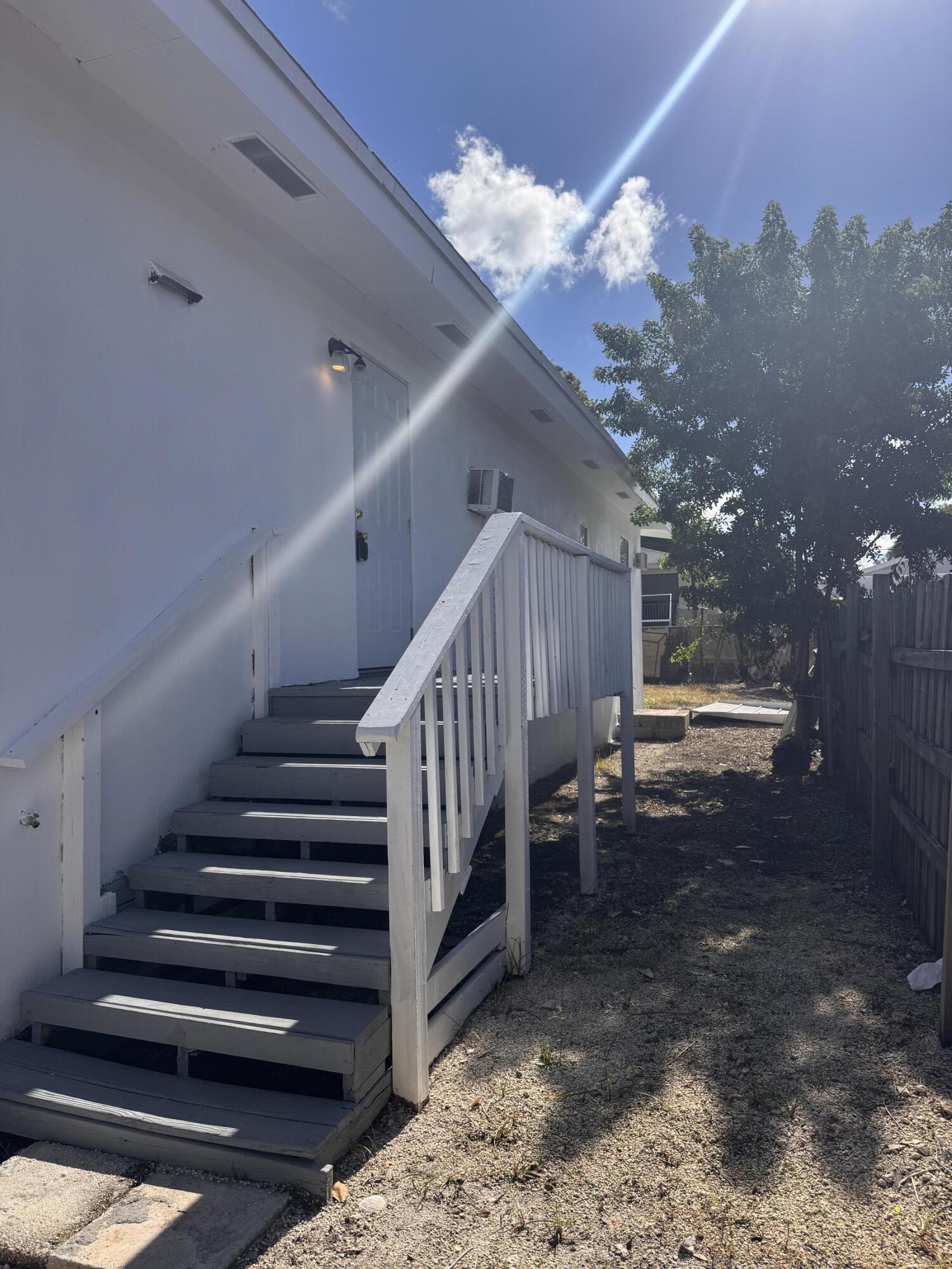 969 Plantation Road Key Largo, FL 33037 - Photo 18 of 26 a view of entryway