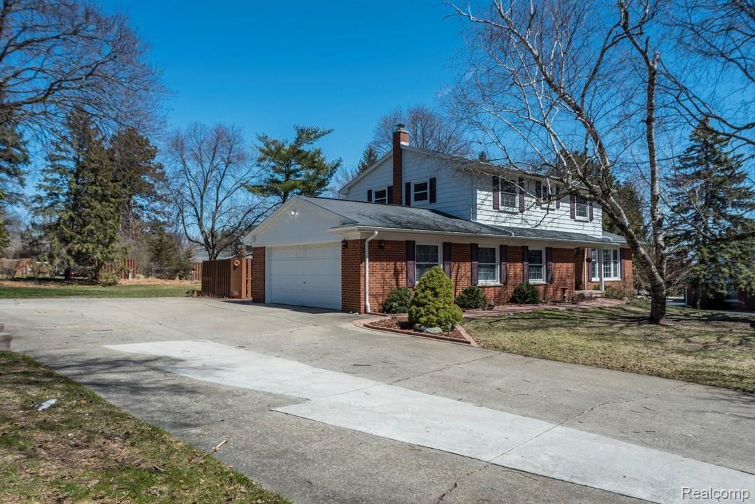 133 Cedarwald Drive Rochester, MI 48306 - Photo 3 of 37 3.jpg