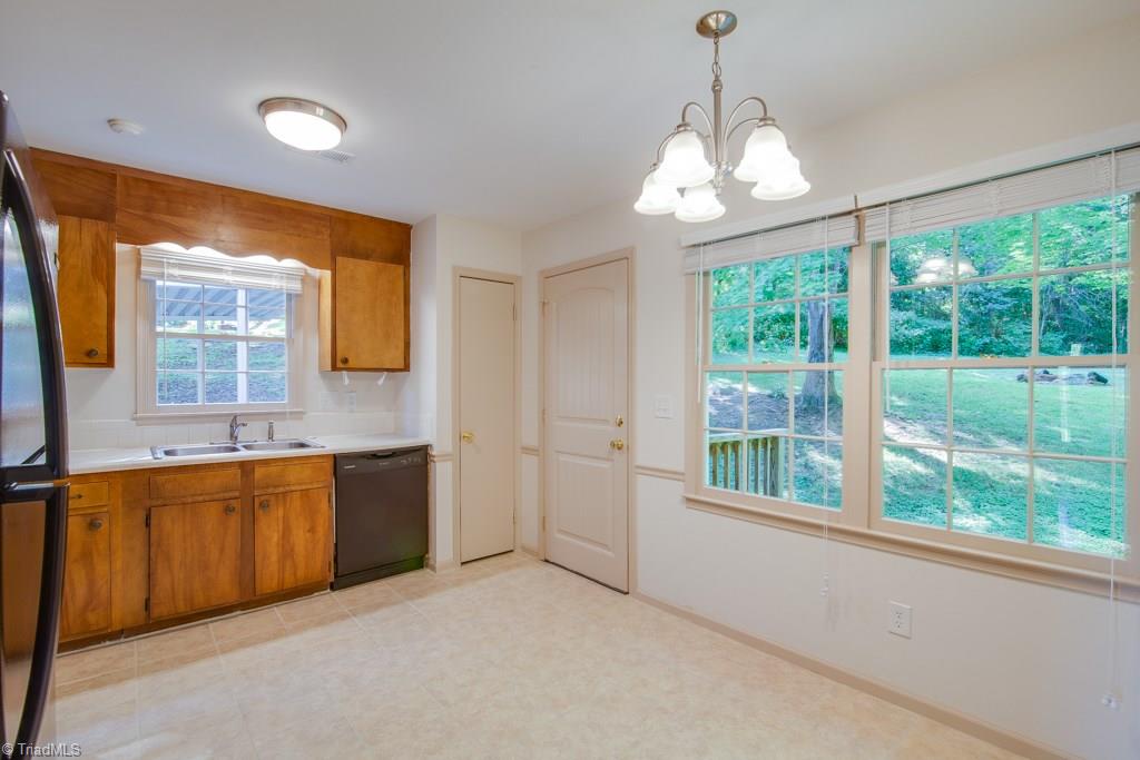 1480 Pebblebrook Road Winston-Salem, NC 27105 - Photo 3 of 19 Gallery Image 3