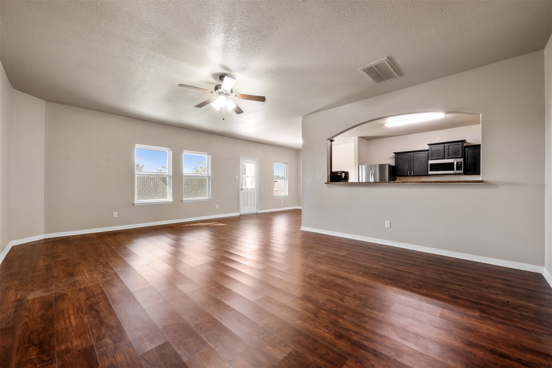 5926 Golden Cove Road Cove, TX 77523 - Photo 4 of 26 Open living space