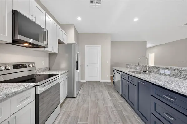 $399,900 | 38905 Pine Street, Umatilla, FL 32784