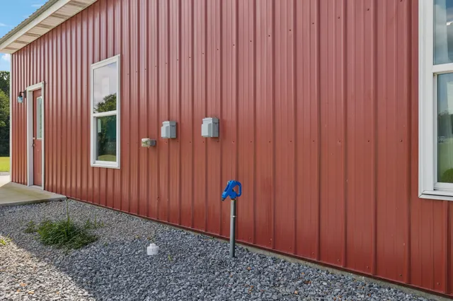 $549,900 | 4215 Hampshire Pike, Hampshire, TN 38461