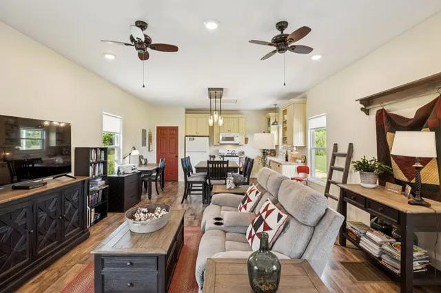 $549,900 | 4215 Hampshire Pike, Hampshire, TN 38461