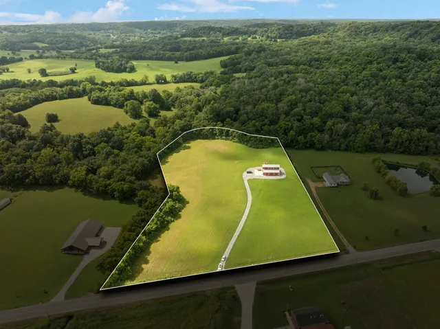 $549,900 | 4215 Hampshire Pike, Hampshire, TN 38461