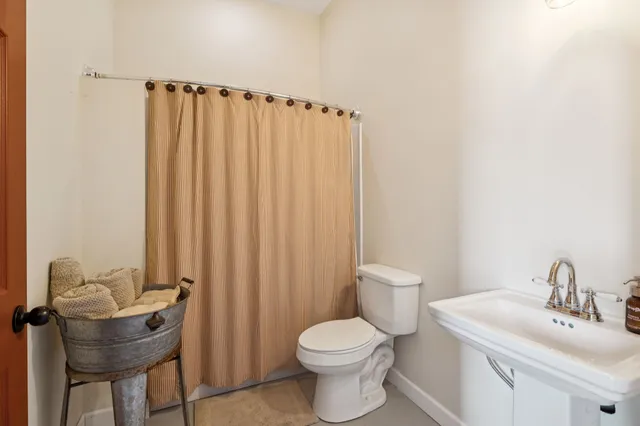 $549,900 | 4215 Hampshire Pike, Hampshire, TN 38461