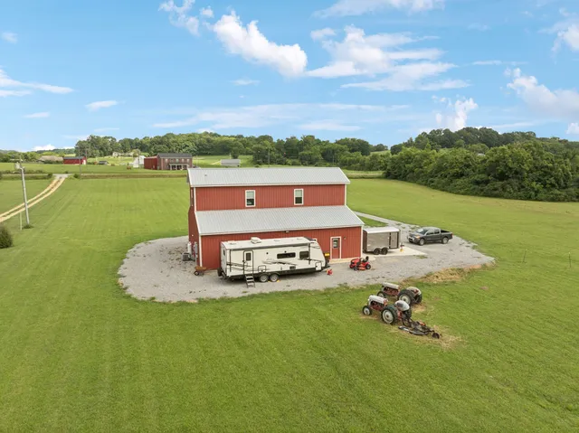 $549,900 | 4215 Hampshire Pike, Hampshire, TN 38461