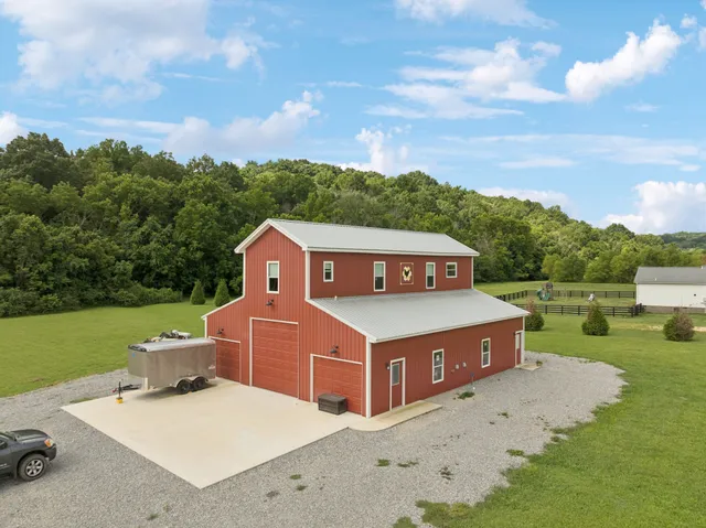 $549,900 | 4215 Hampshire Pike, Hampshire, TN 38461