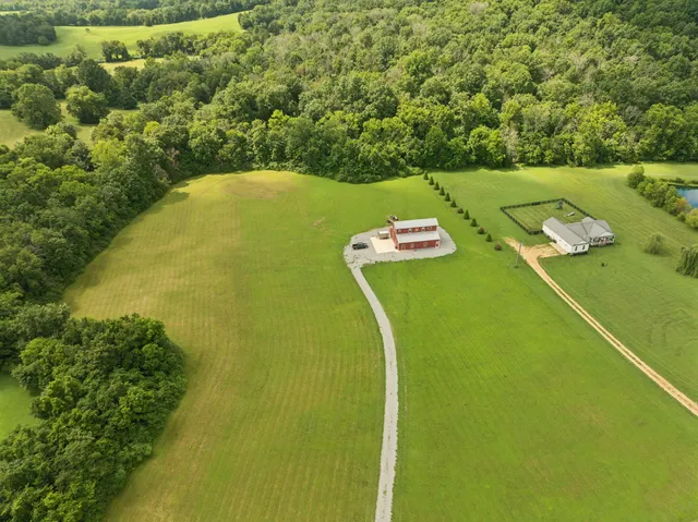 $549,900 | 4215 Hampshire Pike, Hampshire, TN 38461