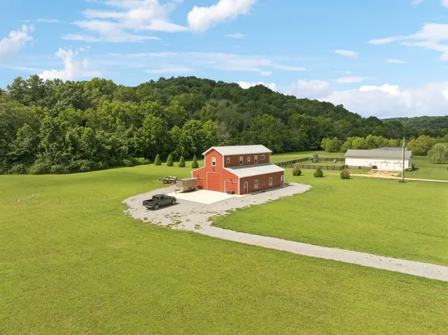 $549,900 | 4215 Hampshire Pike, Hampshire, TN 38461