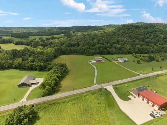 $549,900 | 4215 Hampshire Pike, Hampshire, TN 38461