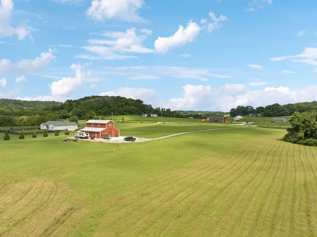 $549,900 | 4215 Hampshire Pike, Hampshire, TN 38461