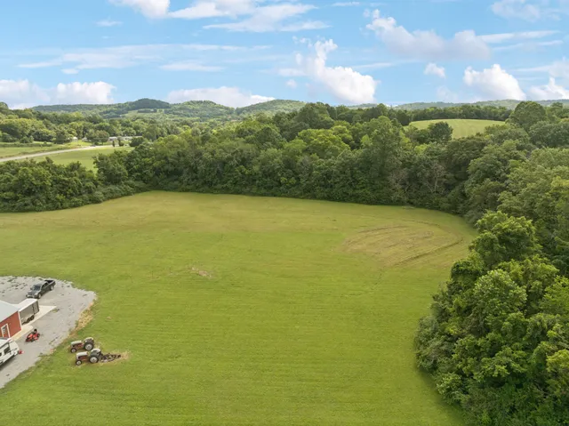 $549,900 | 4215 Hampshire Pike, Hampshire, TN 38461