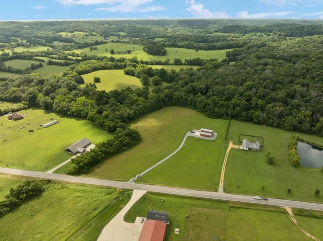 $549,900 | 4215 Hampshire Pike, Hampshire, TN 38461