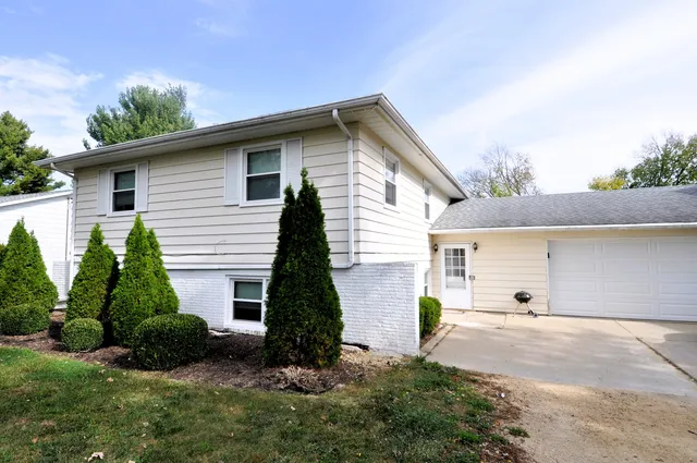 a view of a house with backyard and garden