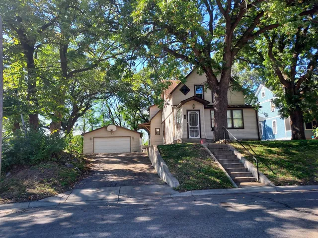 $129,900 | 703 North 1st Street, Montevideo, MN 56265