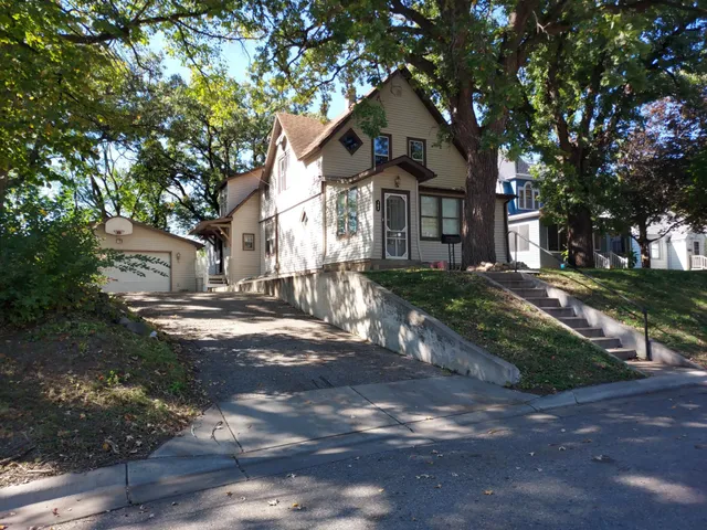 $129,900 | 703 North 1st Street, Montevideo, MN 56265