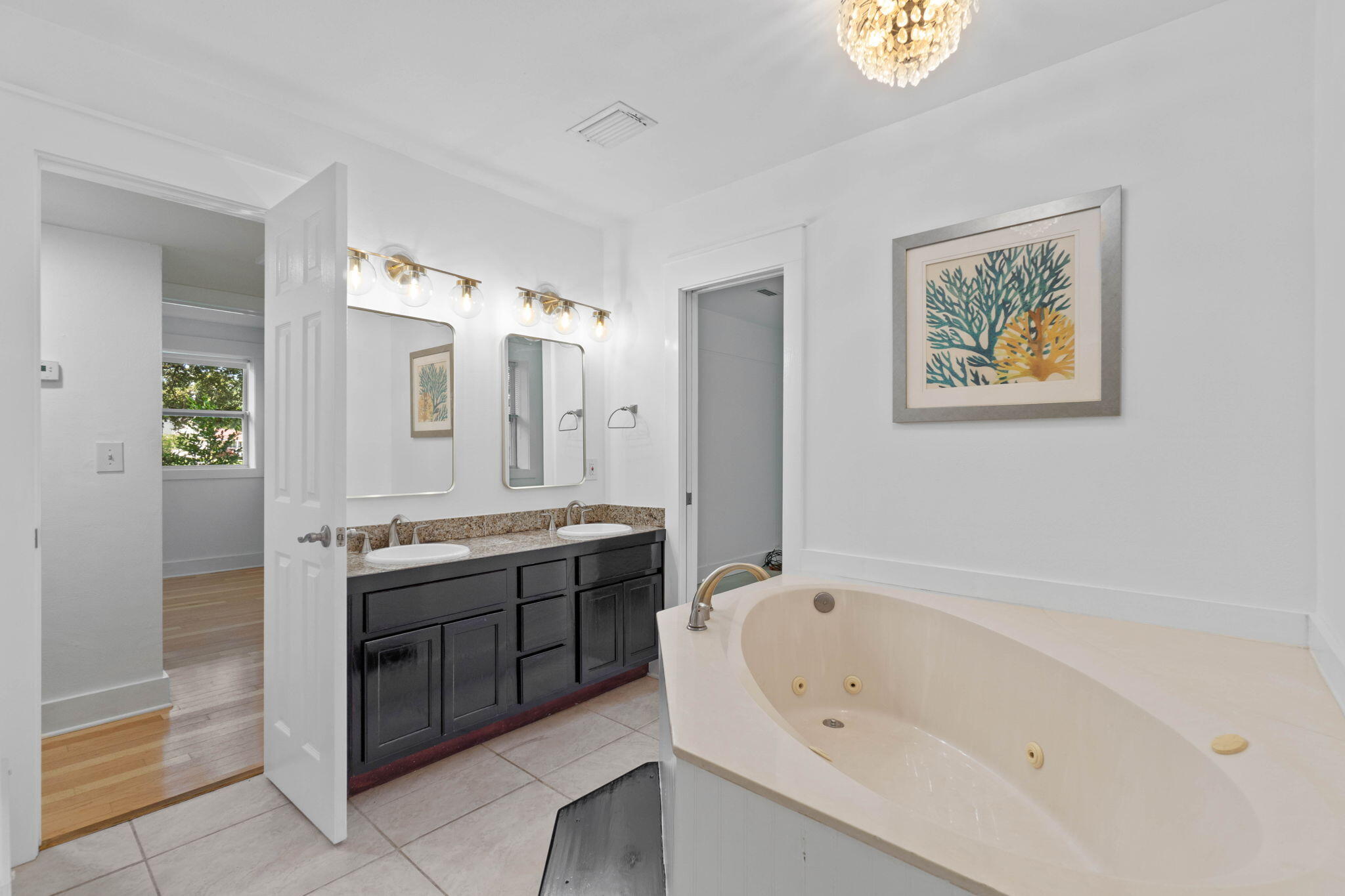 18 Choctawhatchee Road Southeast Fort Walton Beach, FL 32548 - Photo 20 of 46 Jetted bath