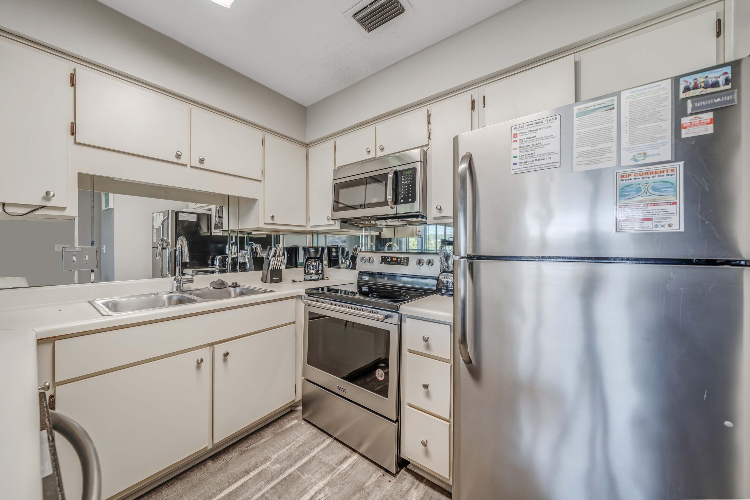 17670 Front Beach Road, Unit H11 Panama City Beach, FL 32413 - Photo 8 of 34 Kitchen