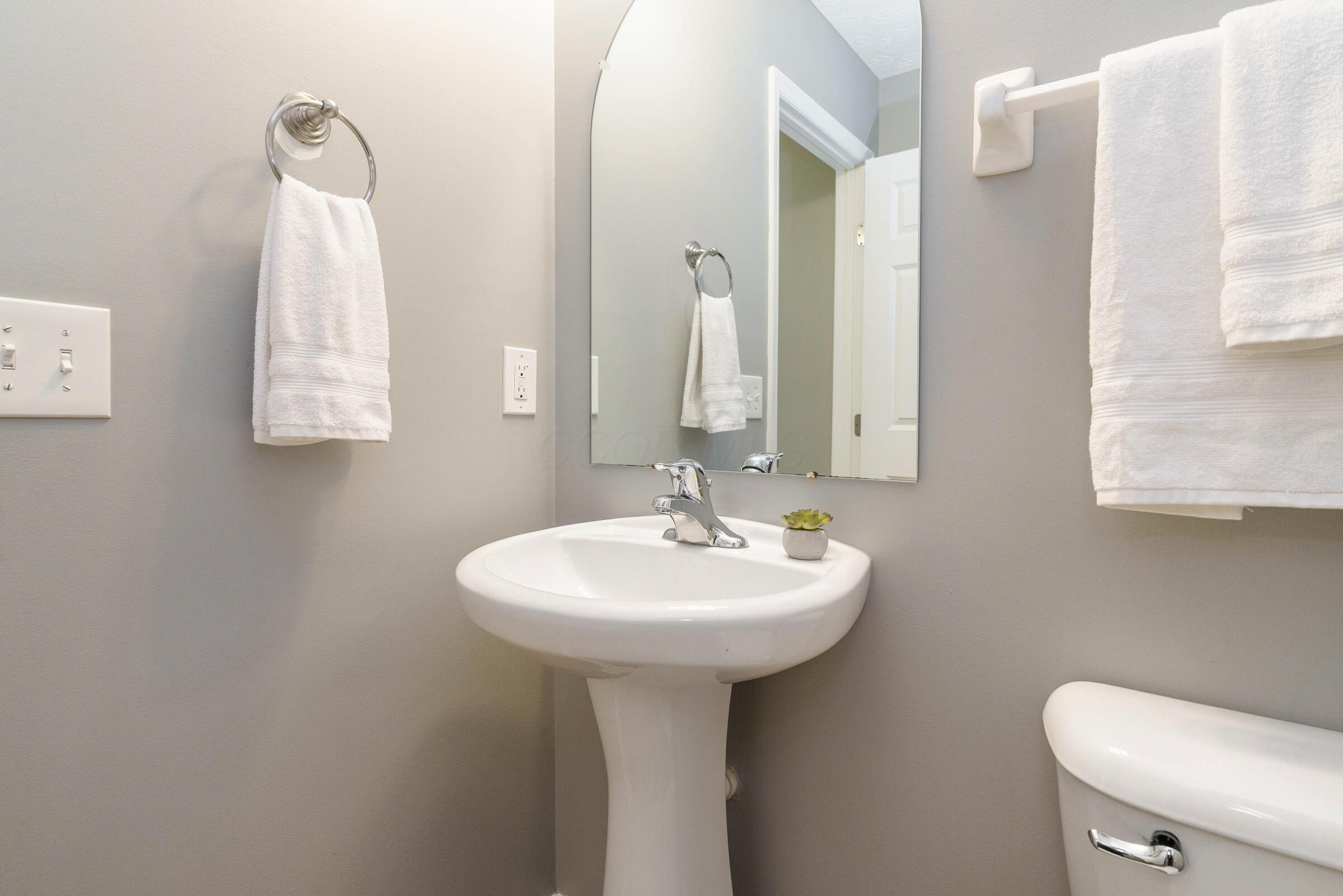 124 Stockard Loop Delaware, OH 43015 - Photo 7 of 54 Half Bathroom