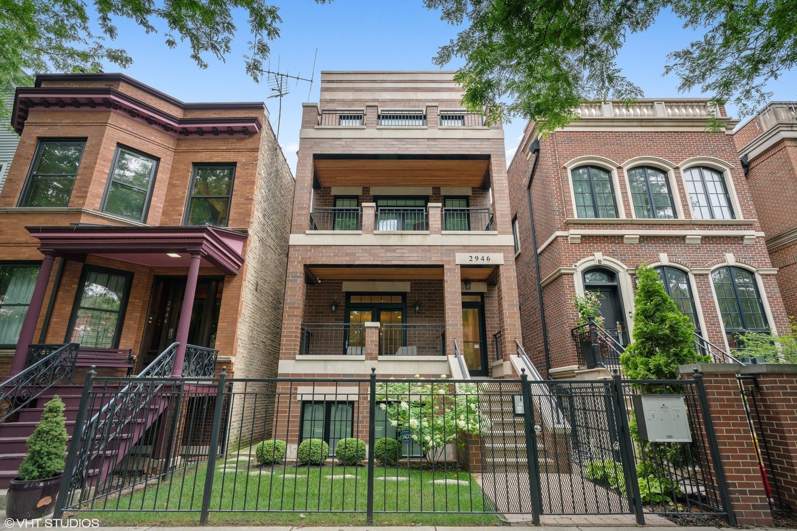 2946 North Racine Avenue, Unit 2 Chicago, IL 60657 - Photo 1 of 17 front view of a house