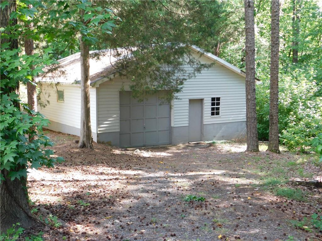 4200 Clinard Road Clemmons, NC 27012 - Photo 47 of 49 Workshop with garage door and electricity