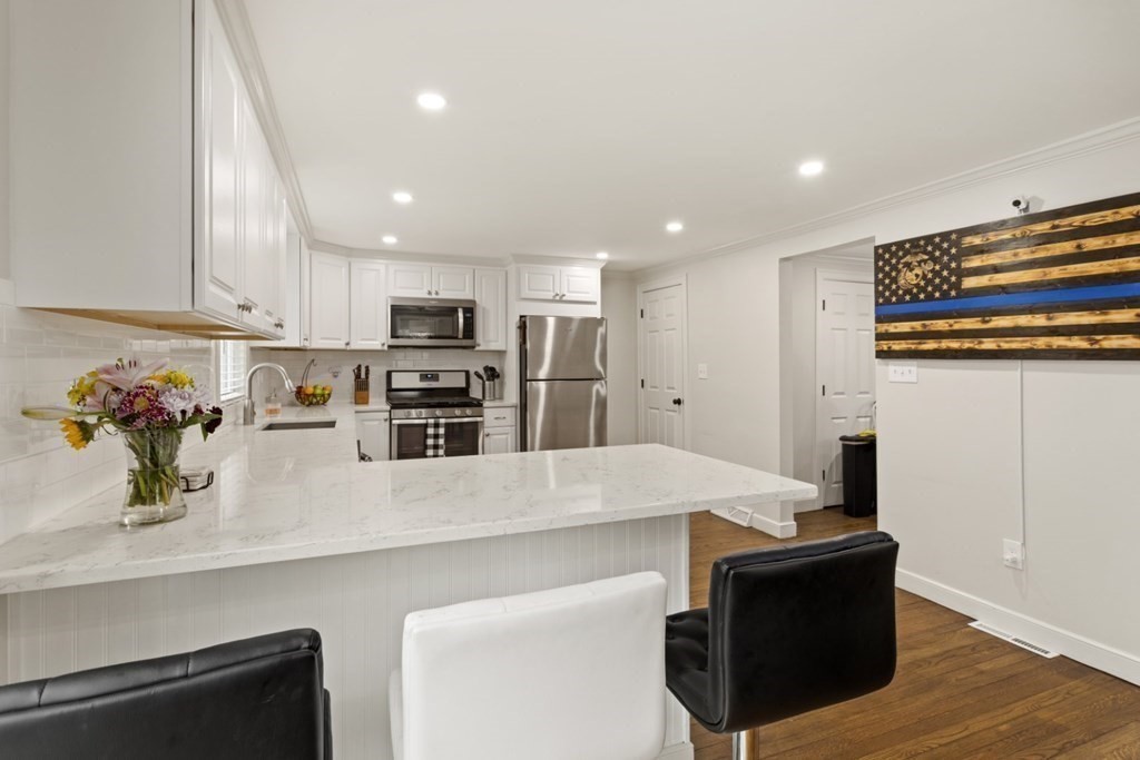 19 Warren Avenue Saugus, MA 01906 - Photo 12 of 41