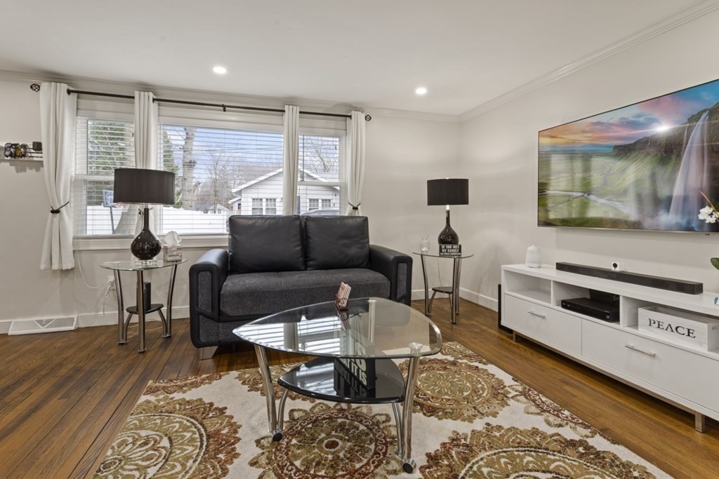 19 Warren Avenue Saugus, MA 01906 - Photo 2 of 41