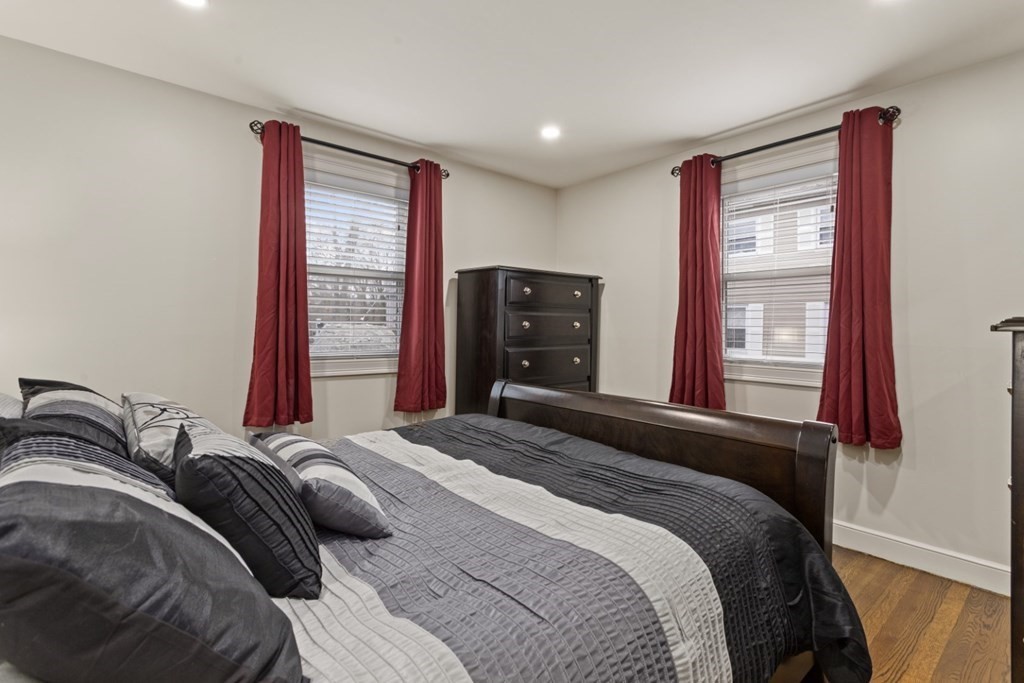 19 Warren Avenue Saugus, MA 01906 - Photo 23 of 41